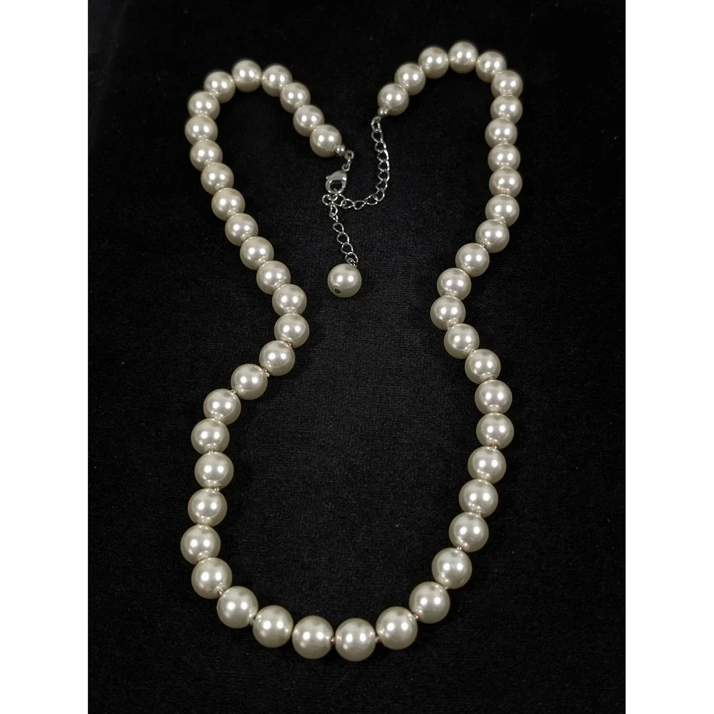 White Glass‎ Pearl Necklace 26
